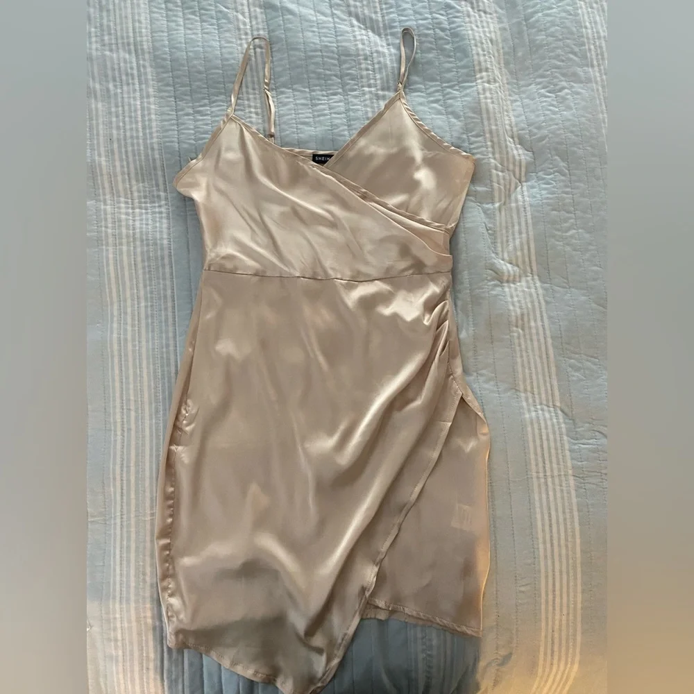 SHEIN champagne satin cami dress NWOT - Picture 6 of 12